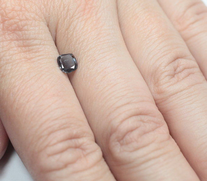 Редкий синий гранат со сменой цвета 0,67 карата