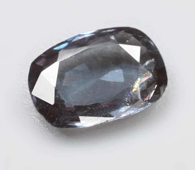 Редкий синий гранат со сменой цвета 0,7 карата