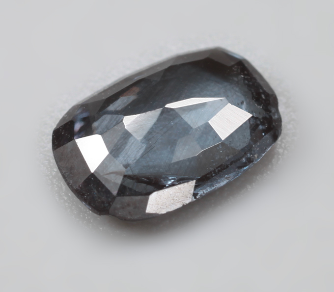 Редкий синий гранат со сменой цвета 0,7 карата