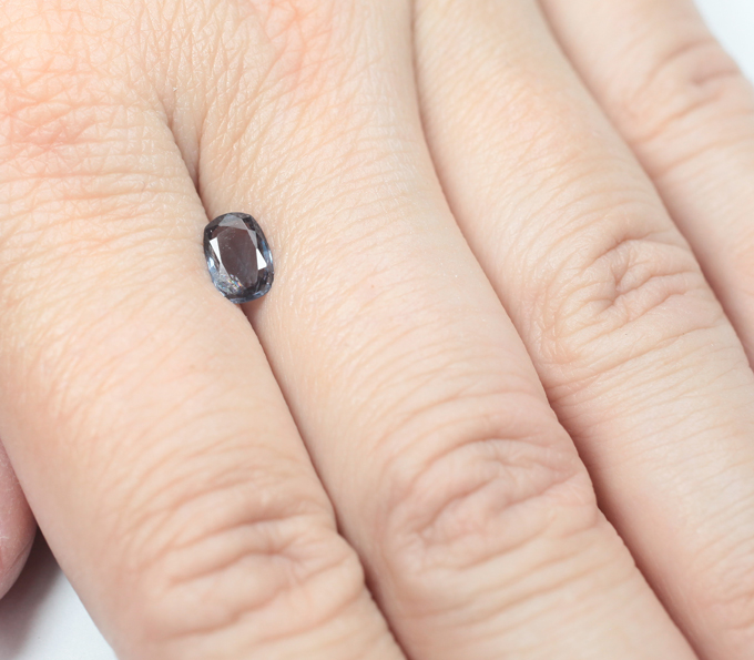 Редкий синий гранат со сменой цвета 0,7 карата