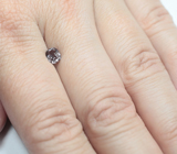 Розовато-пурпурный гранат со сменой цвета 0,64 карата