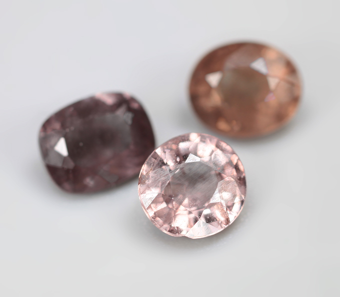 Набор из 3 гранатов со сменой цвета 2,15 карата