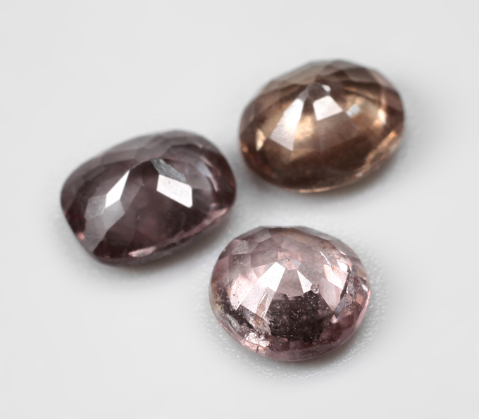 Набор из 3 гранатов со сменой цвета 2,15 карата