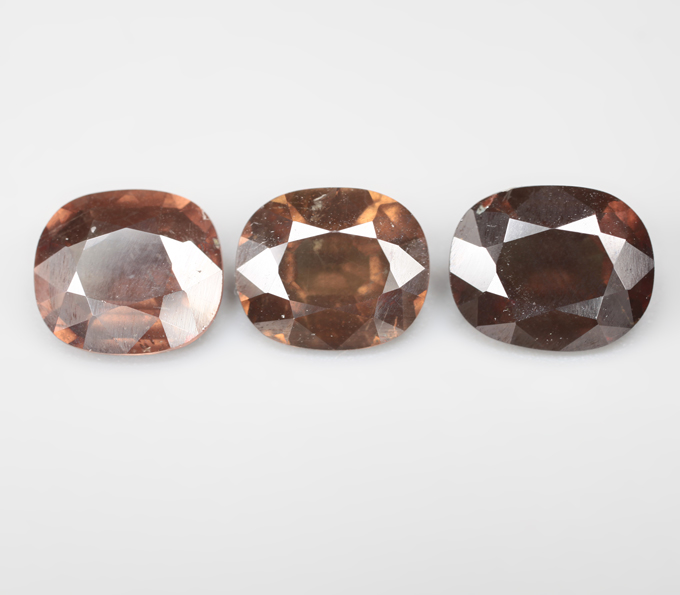 Крупный набор из 3 гранатов со сменой цвета 8,38 карата