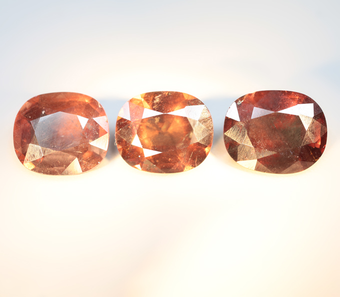 Крупный набор из 3 гранатов со сменой цвета 8,38 карата