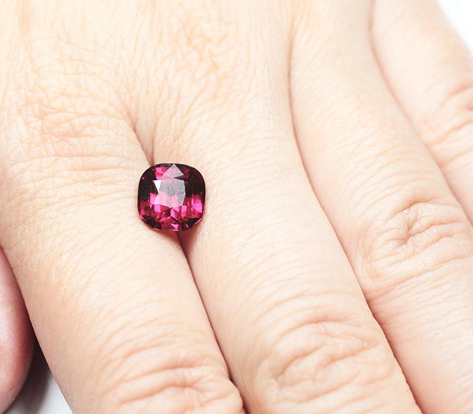 Чистейший умбалит гранат 3,87 карата