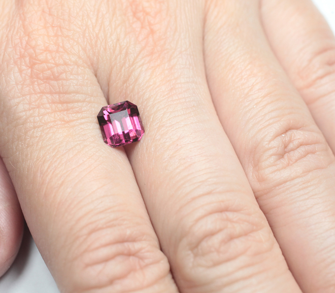 Умбалит гранат высокой чистоты 2,76 карата