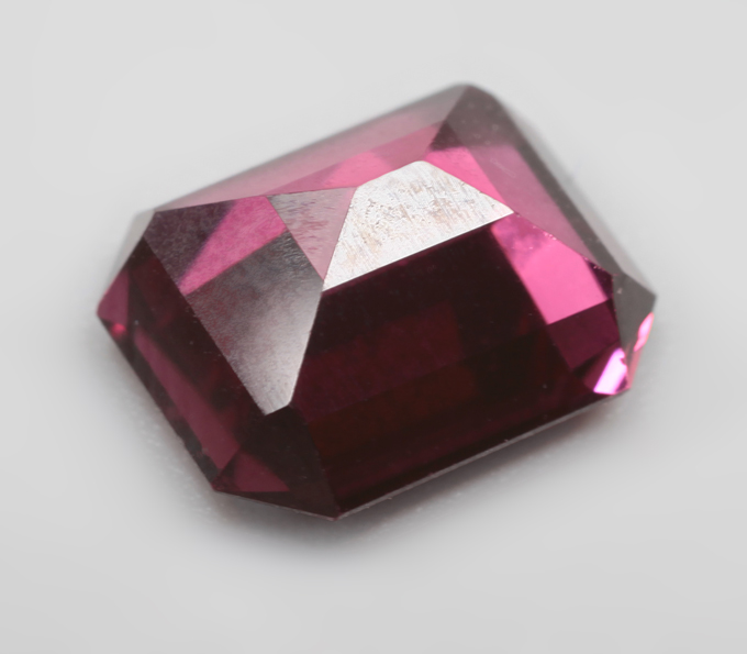 Умбалит гранат высокой чистоты 2,89 карата