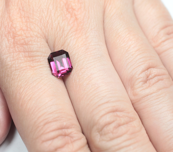 Умбалит гранат высокой чистоты 2,89 карата