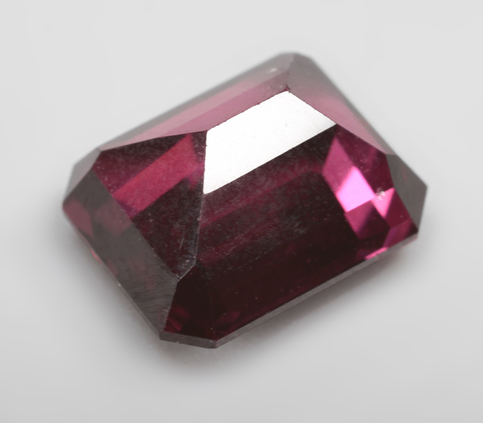 Чистейший умбалит гранат 4,1 карата