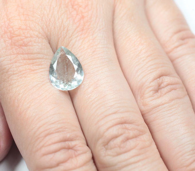 Голубовато-зеленый берилл 3,79 карата