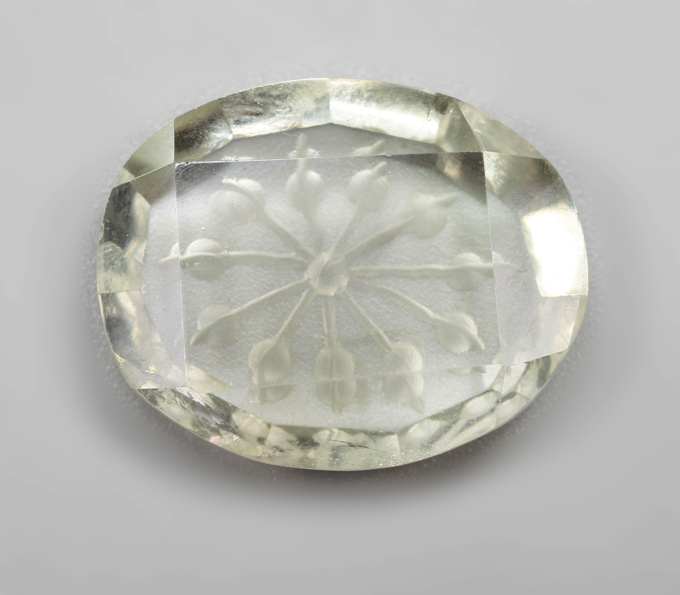 Резной зеленый аметист 10,58 карата