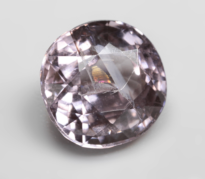 Шпинель со сменой цвета 2,24 карата