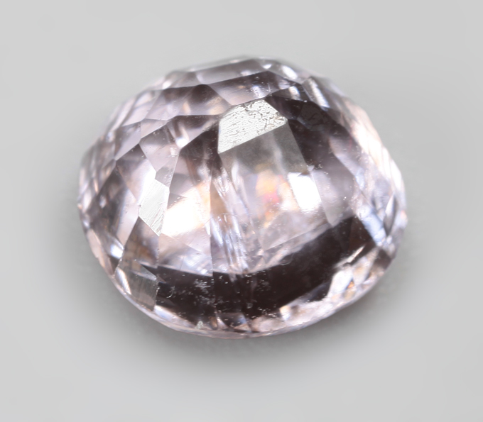 Шпинель со сменой цвета 2,24 карата