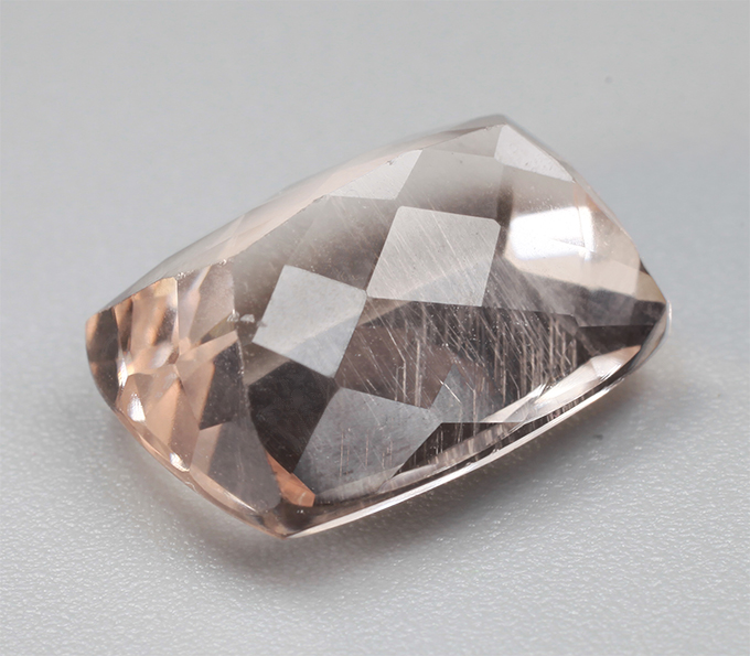 Персиковый морганит высокой чистоты 6,02 карата