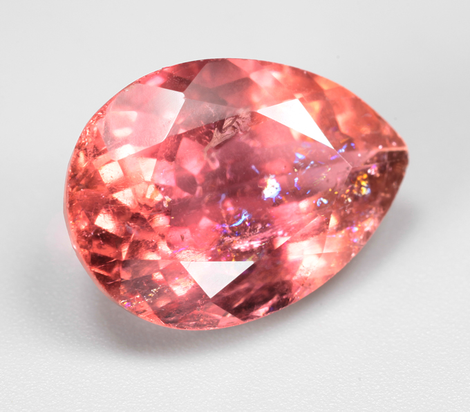 Крупный полихромный турмалин 8,85 карата