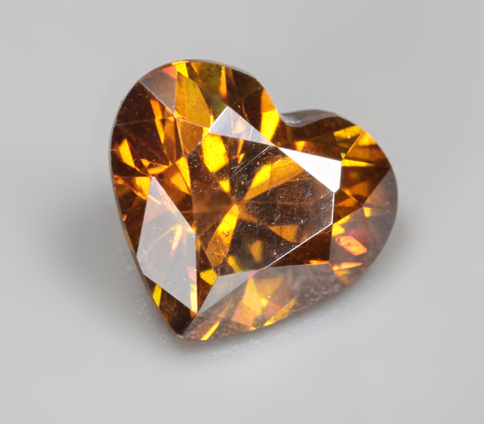 Оранжевато-желтый сфалерит редкой огранки 1,47 карата