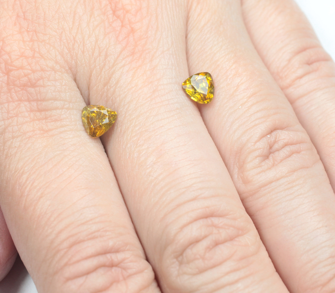 Пара зеленовато-желтых сфалеритов 2,14 карата