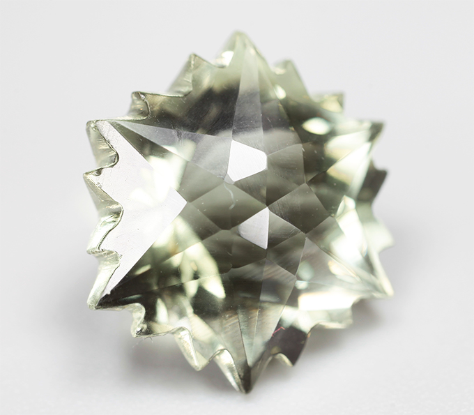 Удивительный зеленый аметист авторской огранки 9,06 карата