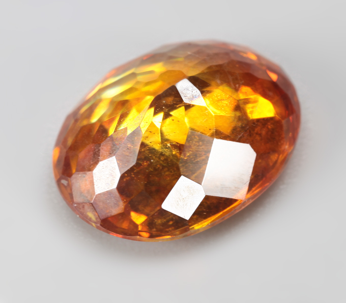 Ярко-желтый сфалерит высокой дисперсии 4,28 карата