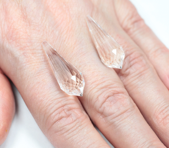 Крупная пара бриолетов чистейшего бесцветного кварца португальской огранки 25 карат