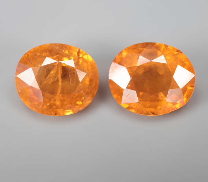 Крупная пара спессартинов гранатов цвета «фанта» 6,25 карата