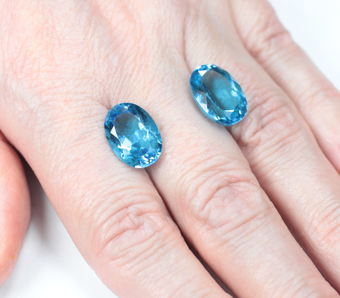 Крупная пара чистейших Swiss топазов 15,86 карата