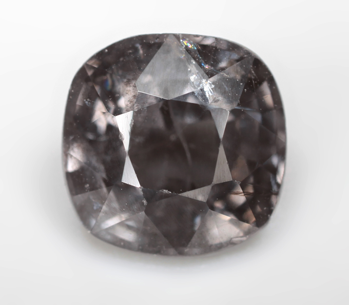 Шпинель со сменой цвета 1,91 карата