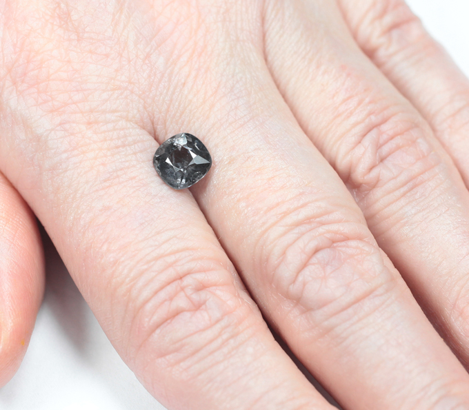 Шпинель со сменой цвета 1,91 карата