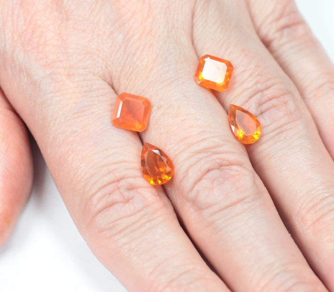 Набор из 4 мексиканских ограненных «огненных» опалов 4,42 карата