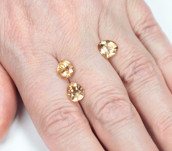 Набор из 3 чистейших гессонитов гранатов 5,42 карата