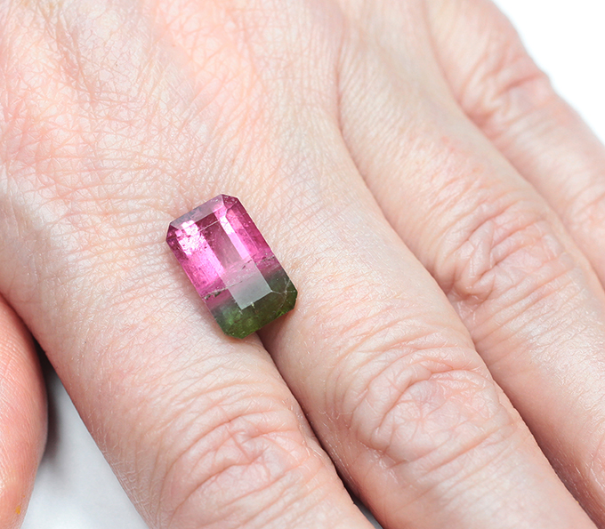 "Неоновый" арбузный турмалин 6,91 карата