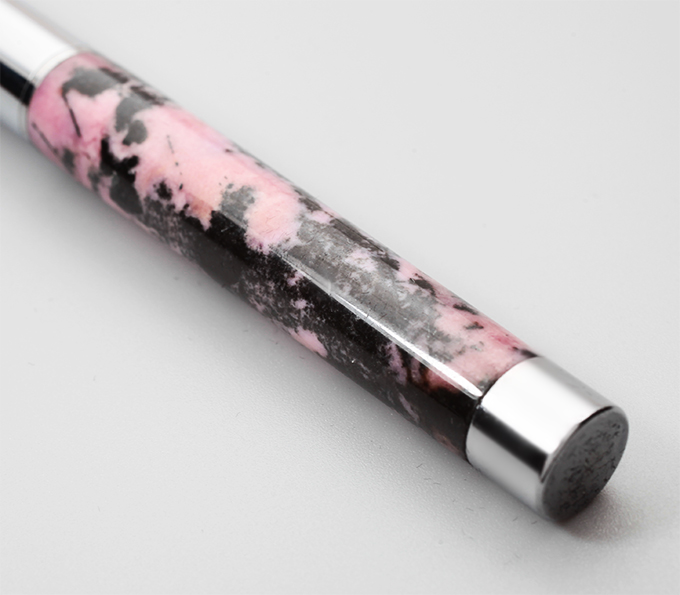 Шариковая ручка с родонитом