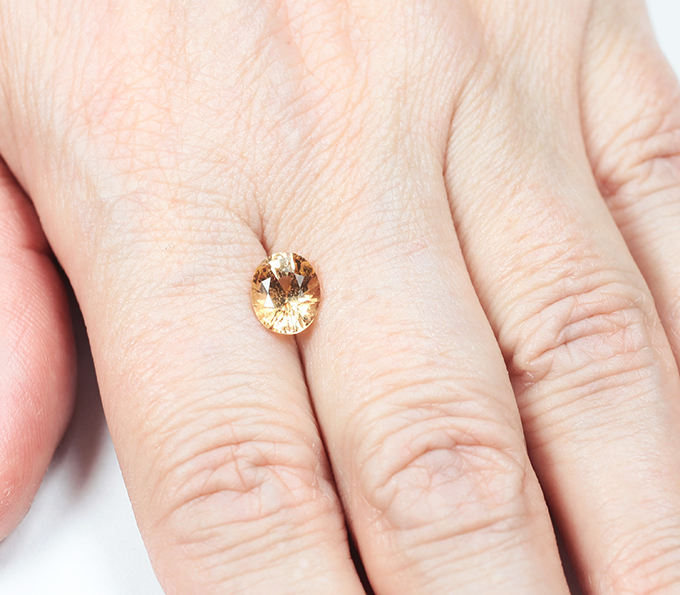 Чистейший гессонит гранат 1,82 карата