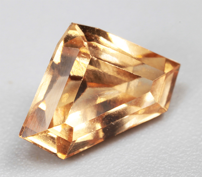 Гессонит гранат авторской огранки 1,6 карата