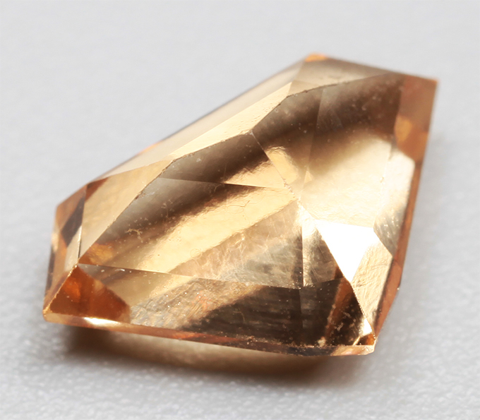 Гессонит гранат авторской огранки 1,6 карата