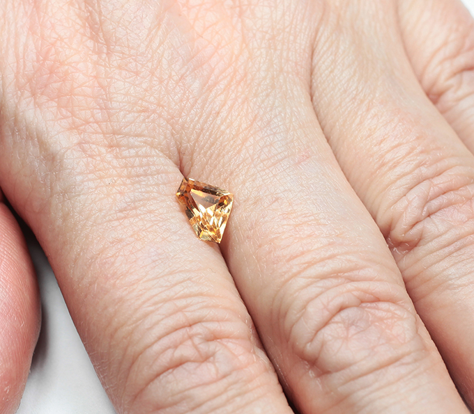 Гессонит гранат авторской огранки 1,6 карата