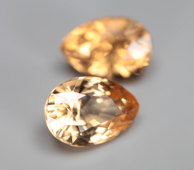 Пара гессонитов гранатов 2,95 карата