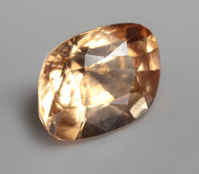 Чистейший гессонит гранат 2,11 карата