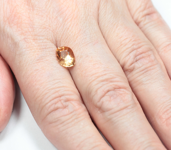 Чистейший гессонит гранат 2,11 карата