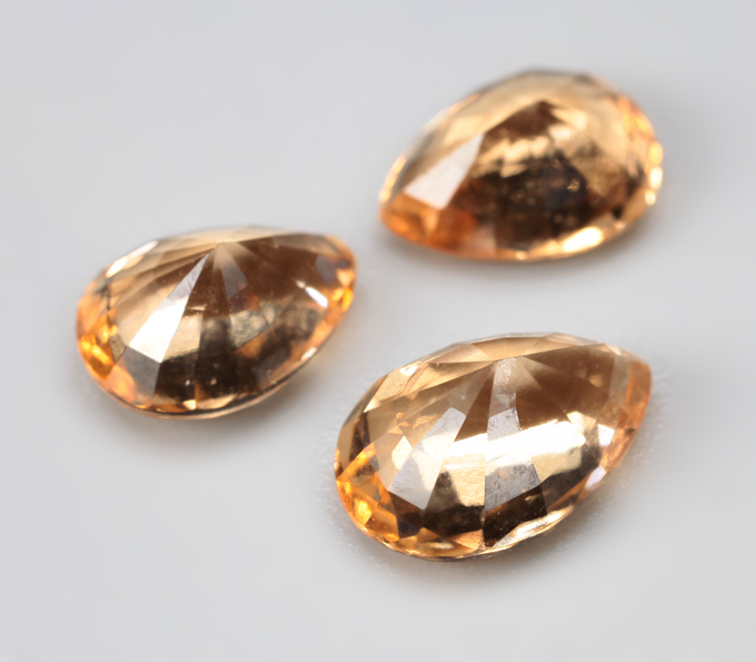 Набор из 3 гессонитов гранатов 4,63 карата