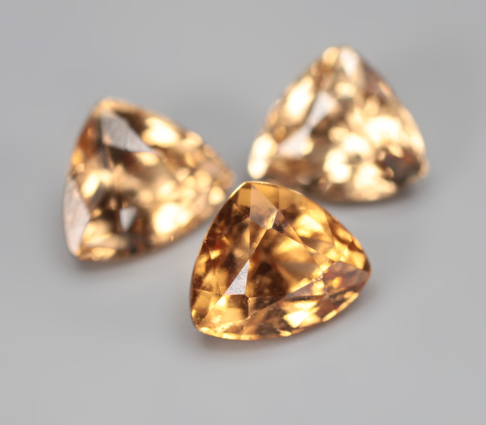 Крупный набор из 3 гессонитов гранатов 5,09 карата