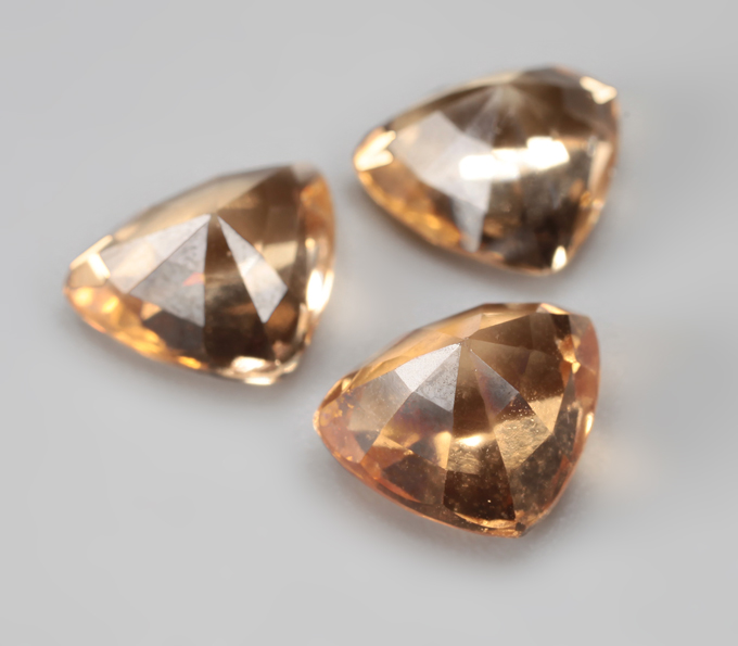 Крупный набор из 3 гессонитов гранатов 5,09 карата