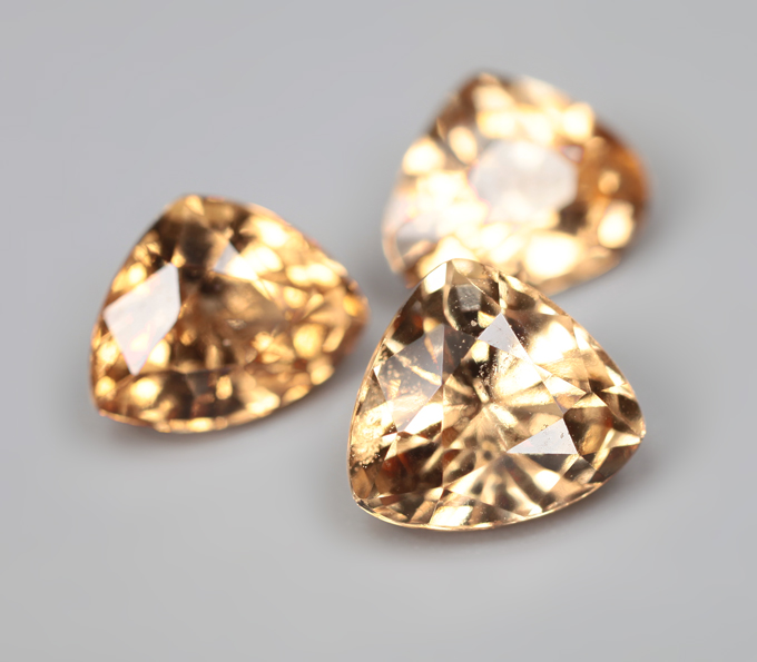 Крупный набор из 3 гессонитов гранатов 5,13 карата