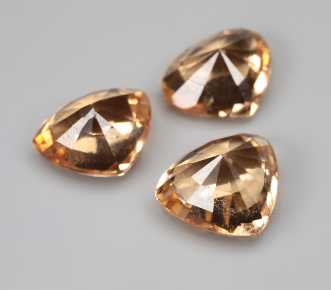 Крупный набор из 3 гессонитов гранатов 5,13 карата