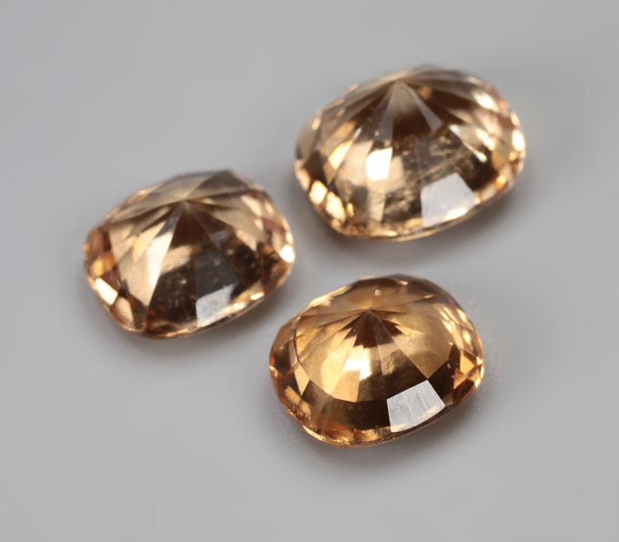 Крупный набор из 3 гессонитов гранатов 6,32 карата