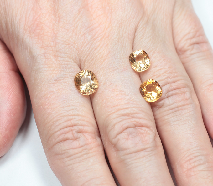 Крупный набор из 3 гессонитов гранатов 6,32 карата