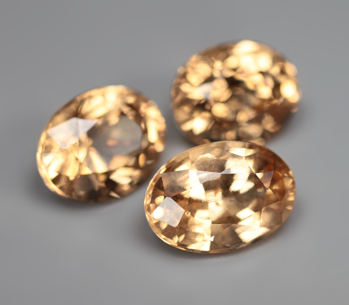 Крупный набор из 3 гессонитов 5,89 карата