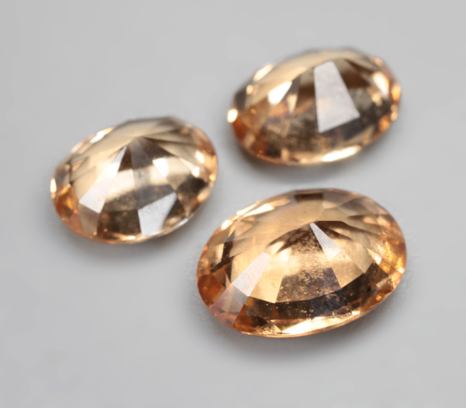 Набор из 3 гессонитов гранатов 4,94 карата