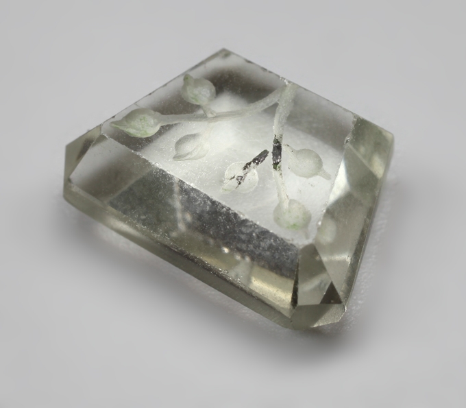 Резной зеленый аметист 7,47 карата